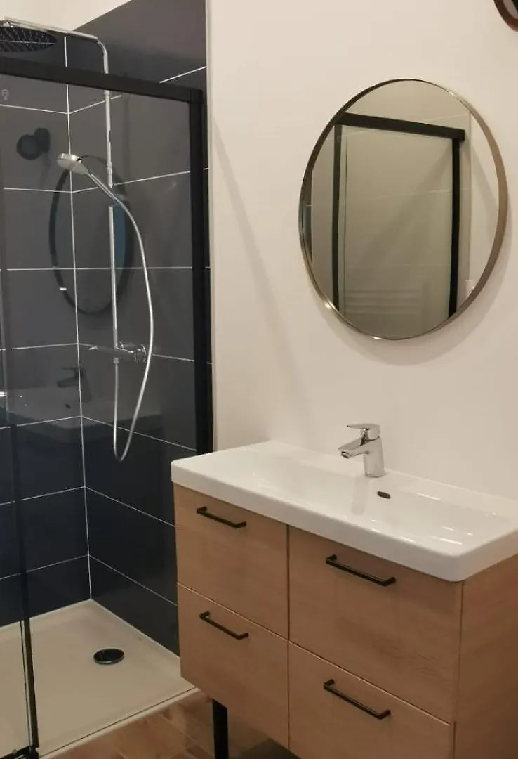 Coeur De Ville, Spacieux Appartement Rez De Jardin Paimpol France