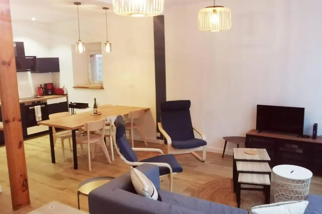 Coeur De Ville, Spacieux Appartement Rez De Jardin Paimpol 0*,  France